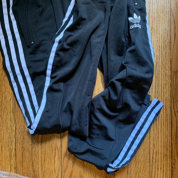 SOLD—-ADIDAS TRACKPANTS LEGGING - Picture 3 of 4